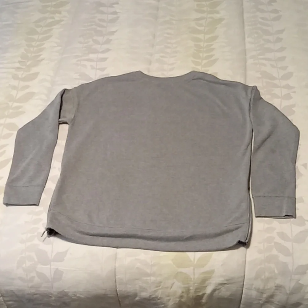 Old Navy Graphic Sweatshirt sz Medium - Picture 6 of 8